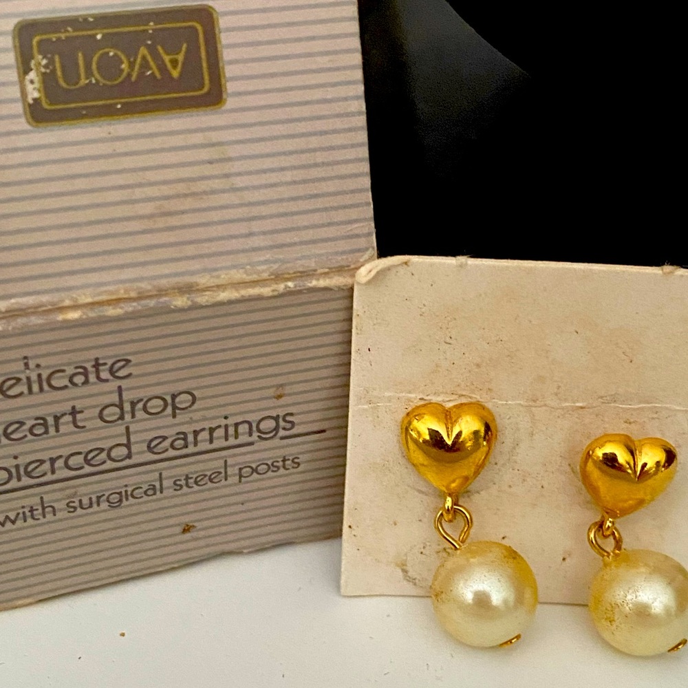 Vintage Avon pierced earrings heart with pearl